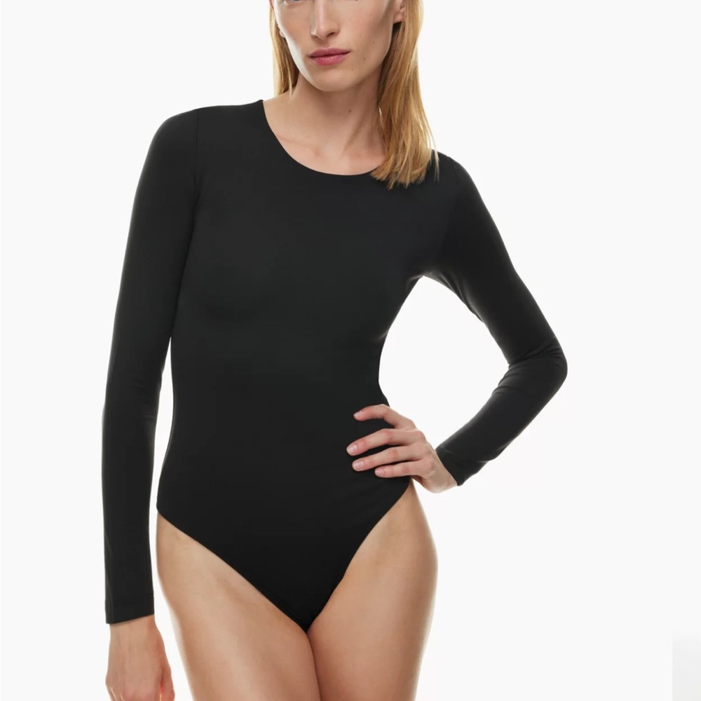 Babaton Aritzia Contour Crew Bodysuit
